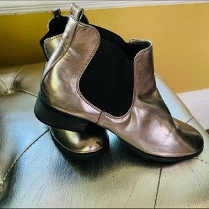 Metallic silver Chelsea booties